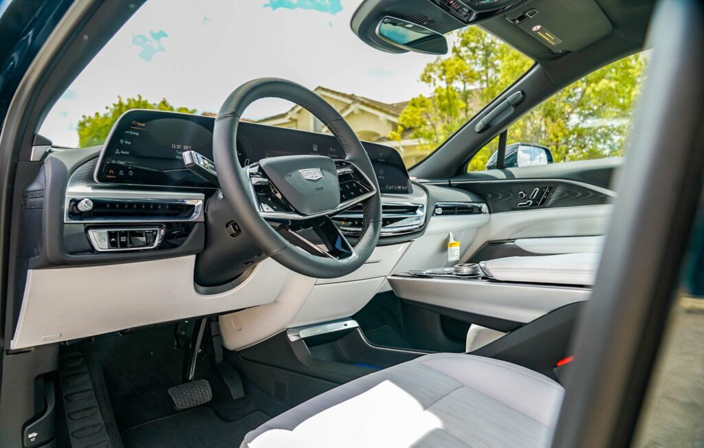 2025 Cadillac Lyriq Luxury 1